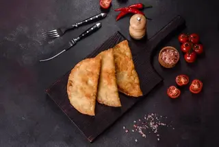 Чебурек з м'ясом