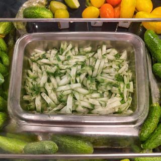 Салата краставици с копър