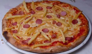 Würstel e patatine