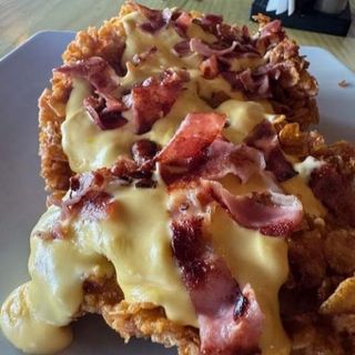 Snitel cu cheddar si bacon + Pepsi