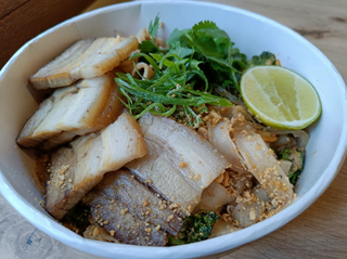 Bú Pad Thai De Cerdo Durock