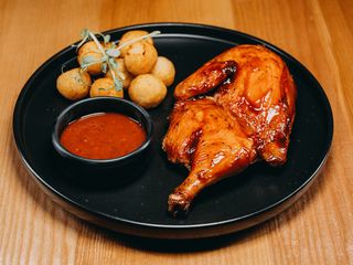 Половина курча з картопляноми крокетами (300/120/30 g)