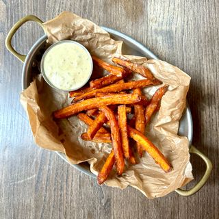 Батат фрі з соусом тартар