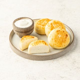 СИРНИКИ ЗІ СМЕТАНОЮ