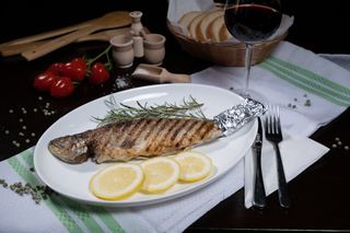 Pastrav la gratar cu mamaliga