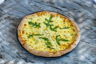 პიცა ოთხი ყველით