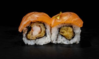 88.Uramaki De Salmón Y Tempura De Langostinos (8 Uds.)