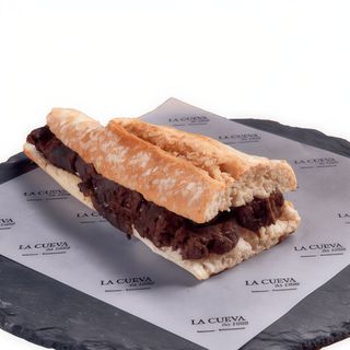 Bocadillo de Morcilla de cebolla caliente