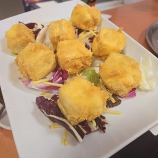 Dados De Queso Brie Con Frambuesa