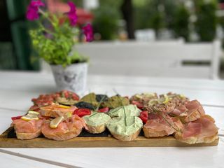 Брускети микс (400г)