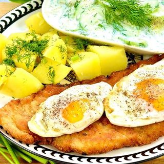 Sznycel (schab) po wiedeńsku, jajko, ziemniaki, surówka, zupa dnia gratis