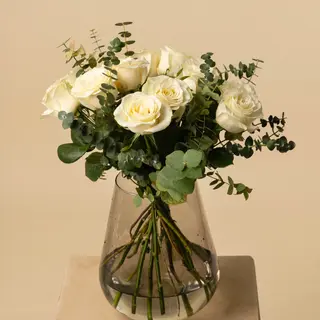 Ramo de 6 rosas blancas variado