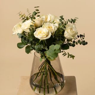 Ramo de 6 rosas blancas variado