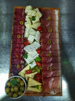 Crnogorska zakuska porcija 350 gr