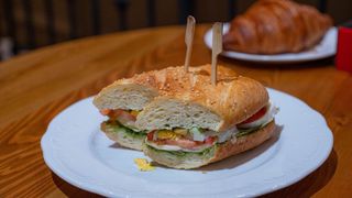 Сэндвич с моцареллой