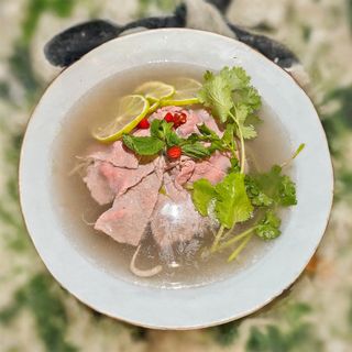 P1 Phở con carpaccio di manzo