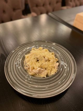 Фетучіні з куркою та грибами (300г)