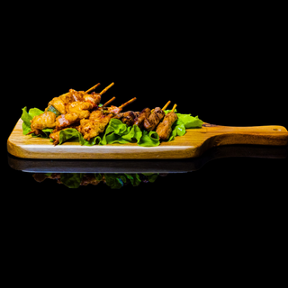 B15 Espetadas de de Frango e Vitela 8 Unidades