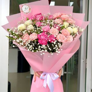 ფერადი სპრეი ვარდების თაიგული 