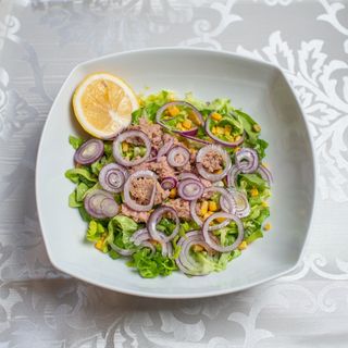 Salata verde cu ton si porumb