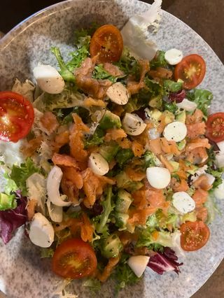 Ensalada De Salmón Y Aguacate