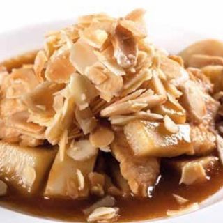 124a Pollo con funghi e bambù