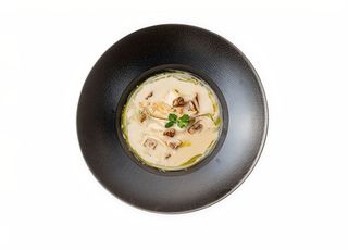 sopa de pollo con champiñones