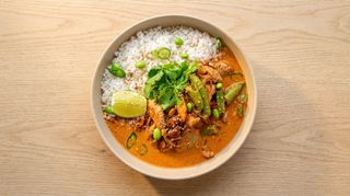 Yellow curry with chicken 