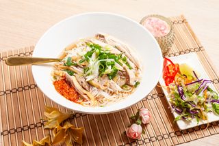 P8 Bún Gà Huế - zuppa piccante di pollo