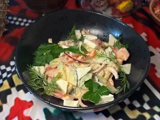 Салат овочевий зі сметаною (230g)