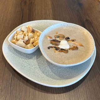 Supă cremă de ciuperci cu pui