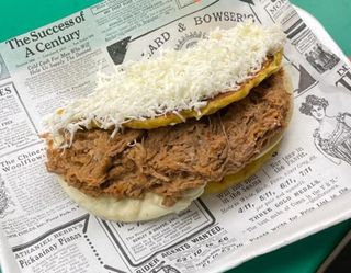 Cachapa de carne Mechada