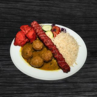 Albóndigas Con Shish, Tikka, Arroz y Ensalada
