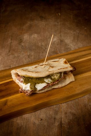 IL BAGATTO (PANINO PANPINSA SALSICCIA DI MAIALE + PATATE AL FORNO)