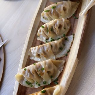 GIOZA DE CERDO (8 UNI)