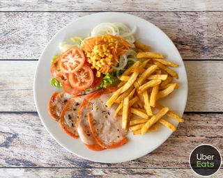 Lomo, ensalada y papas