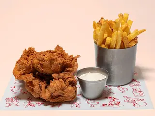 Pollo Frito EL ÁRABE + Patatas Fritas + Salsa