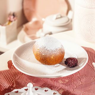 პონპონჩიკი ვანილის კრემით და მაყვლით