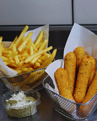 Mozzarella sticks + sok po želji