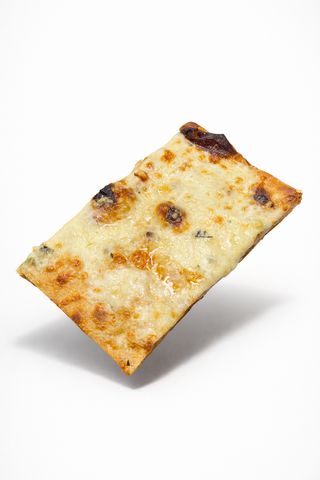 Pizza Quattro Formaggi - felie