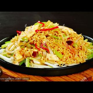 21. Tallarines plancha