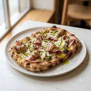 Pizza De Mortadela Y Pistacho (20 X 30 Cm.)
