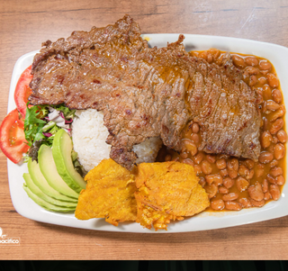 Plato De Arroz Con Menestra Y Chuleta