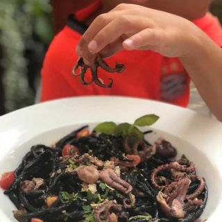 Tagliolini Nero z Ośmiorniczkami