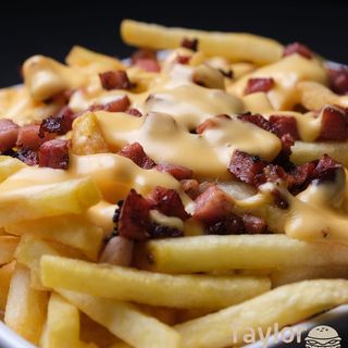 Batata frita com bacon e cheddar