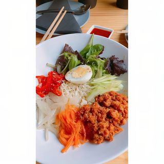 Bibim Ramen De Jeyuk(Sin sopa)