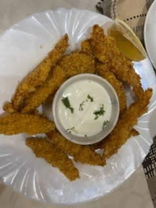 Пилешки филенца с корнфлейкс и млечен сос (250г)