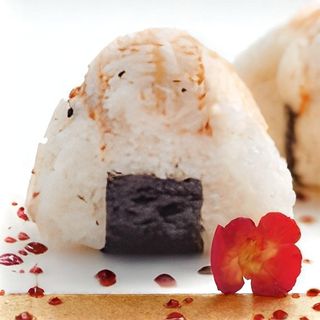 22. Onigiri salmone