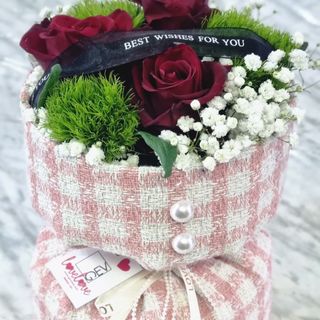 Pretty bouquet red