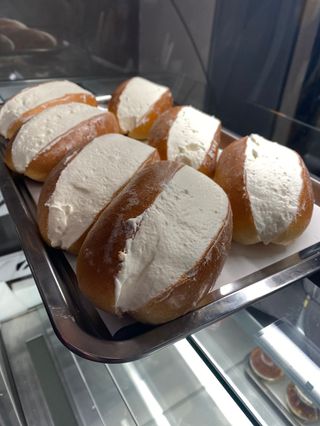Maritozzo con panna